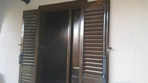 Plase antiinsecte pentru usi principale